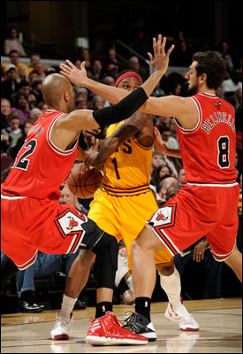 Gibson and Belinelli defend